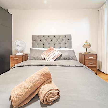 Modern Flat In Prime Location Near Shoreditch & Brick Lane Лондон Екстериор снимка